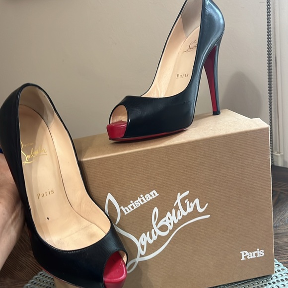 Selling Christian Loutin heels - Picture 4 of 9